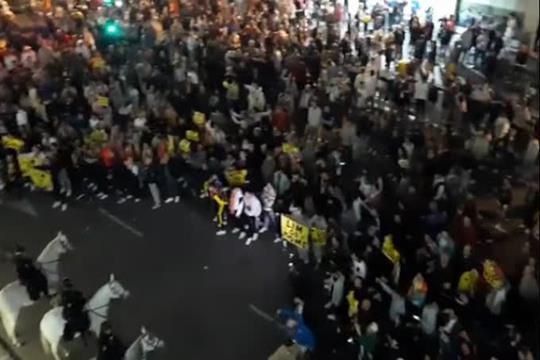 Adeptos do Valência protestam no Mestalla depois de nova derrota