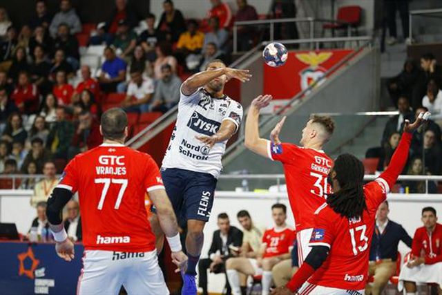 Benfica sofre derrota pesada na Liga Europeia