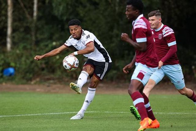 Três épocas para extremo-esquerdo do Fulham