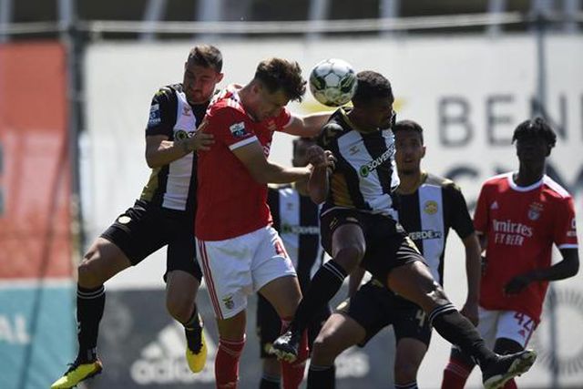 Nacional vence Benfica B e está mais perto da manutenção