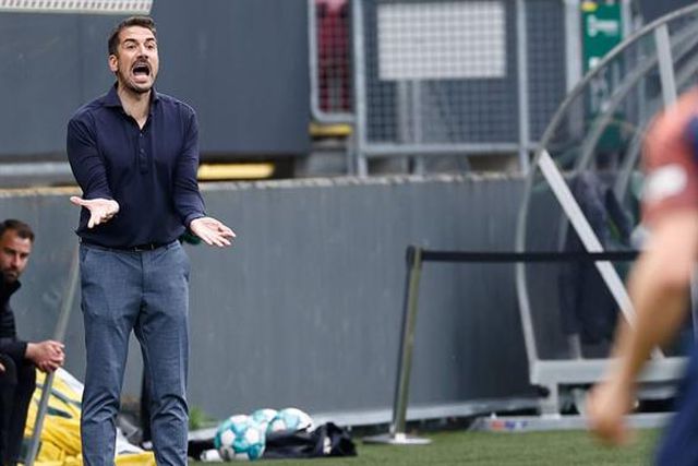 Julio Velázquez garante a permanência