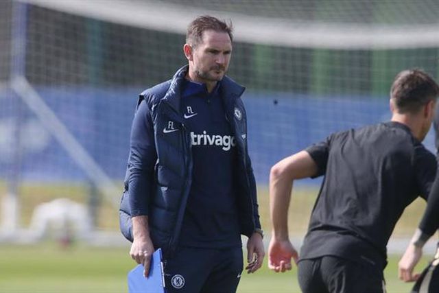 Todd Boehly foi ao balneário falar em «vergonha»: a reação de Lampard