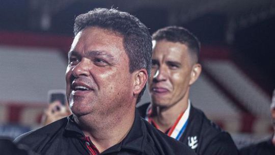 Presidente do Atlético Goianiense gera polémica: «Os homens estão muito femininos»