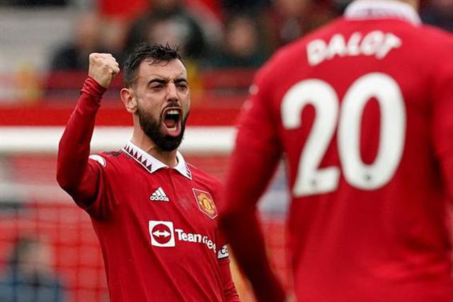 Bruno Fernandes marca após falha de Emiliano Martinez (vídeo)