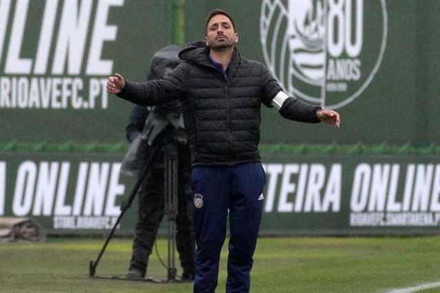 Quem é Vasco Matos, o adjunto sob fogo cerrado dos dragões?