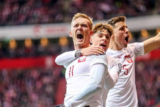 Grupo E: Fernando Santos estreia-se a vencer pela Polónia e relança candidatura (veja o golo)