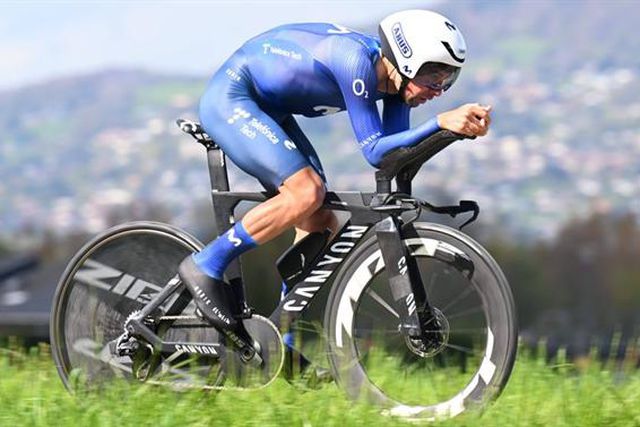 Nelson Oliveira em quarto lugar na Romandia