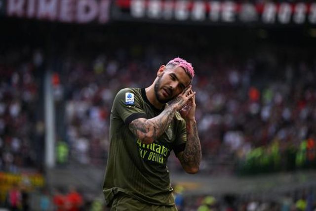 Golaço! Theo Hernández de costa a costa e acaba com 'chapéu' (vídeo)