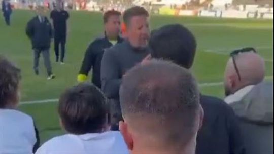 O confronto de Paulo Sérgio com um adepto: «Vou aí e arranco-te os olhos!» (vídeo)