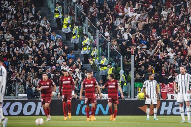 Sevilha perde e vê Europa a fugir