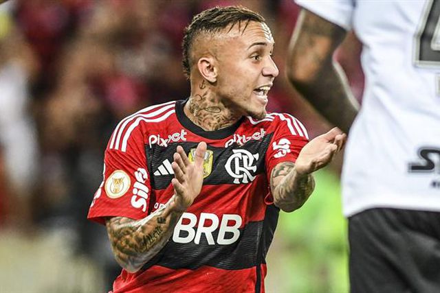 Everton goleia e ganha fôlego na fuga à despromoção