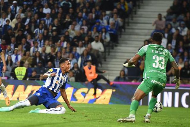 O golo de Namaso que fez o Dragão explodir de alegria (vídeo)