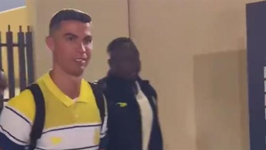 Ronaldo elogia jornalista: «Falas bem português» (vídeo)