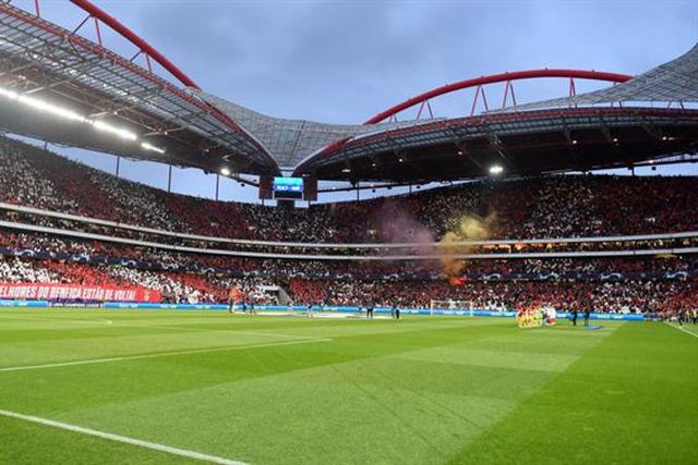 Ingleses avançam que final desta época pode vir a ser jogada no Estádio da Luz