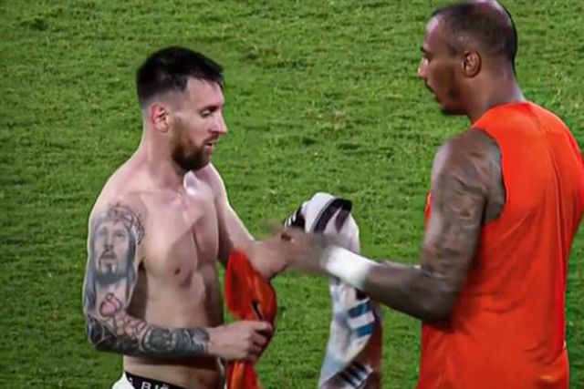 Guarda-redes de Curaçao conta truques para conseguir camisola de Messi