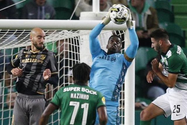 Varela em equação para o Sporting