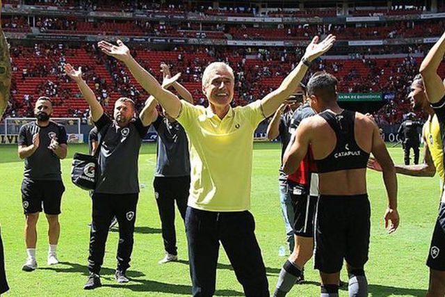 Luís Castro faz balanço do primeiro ano no Botafogo