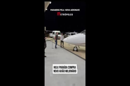 Hulk compra avião