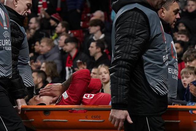 Lisandro Martínez com época em risco