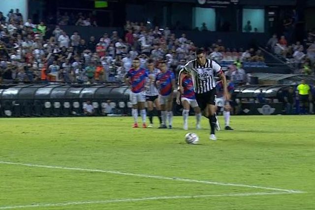 À beira dos 40 anos, póquer de Tacuara Cardozo em 45 minutos (vídeo)