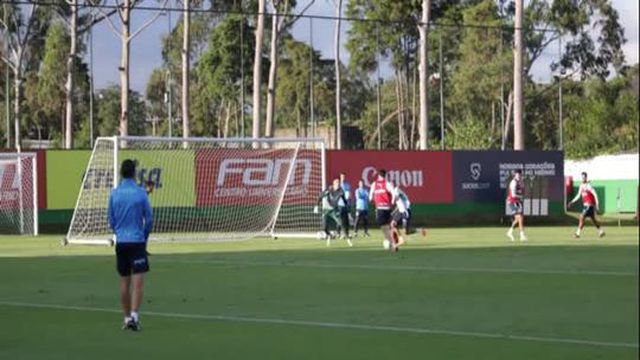 Abel mostra como se faz no último treino da semana