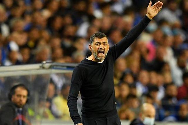 O onze dos dragões para o duelo com o Paços de Ferreira