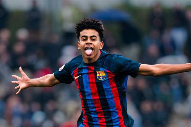 Xavi surpreendeu e chamou avançado de 15 anos para jogo com o At. Madrid