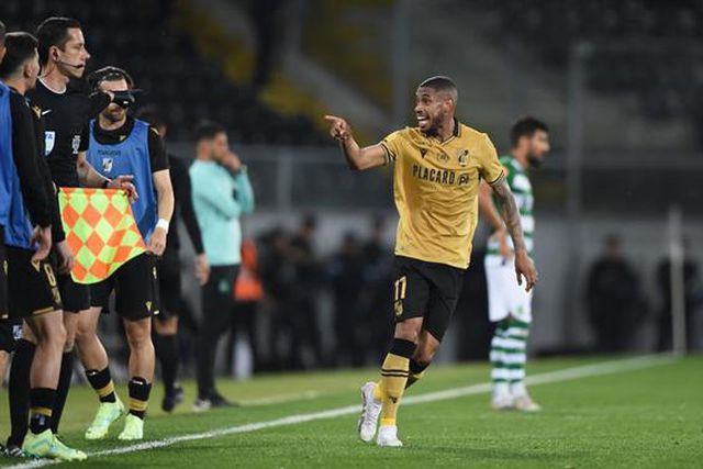 Golo anulado ao V. Guimarães por fora de jogo de André Silva (vídeo)