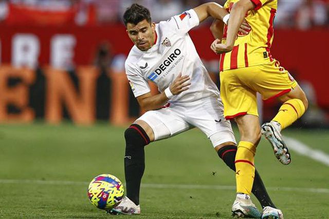 Acuña (ex-Sporting) rendeu Alex Telles (ex-FC Porto)... e assistiu para a vitória do Sevilha