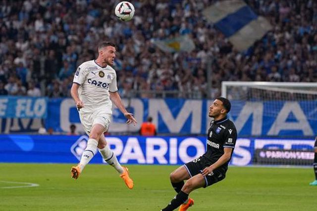 Marselha deu a volta em dois minutos para se aproximar do PSG