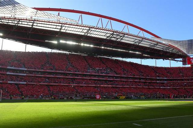 Benfica e Sporting empatados no 'ranking' dos relvados