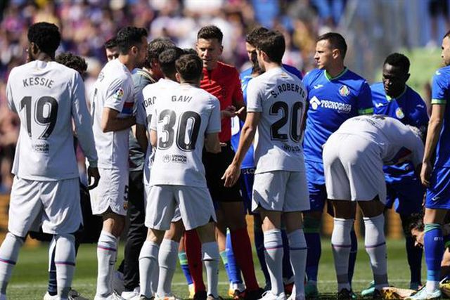 Árbitros espanhóis não avançam para greve mas condenam «clima hostil»