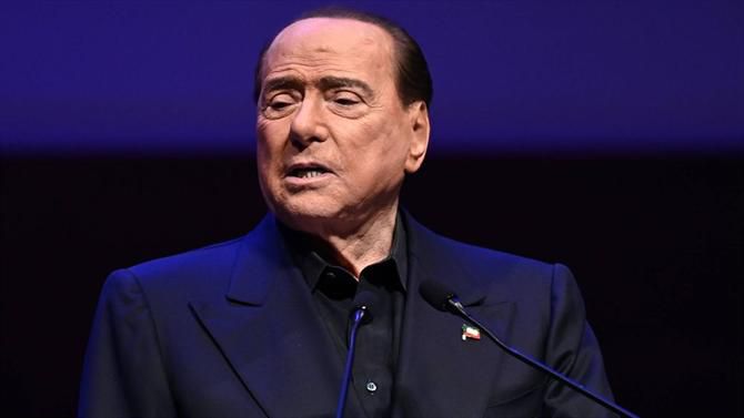 Silvio Berlusconi internado nos cuidados intensivos