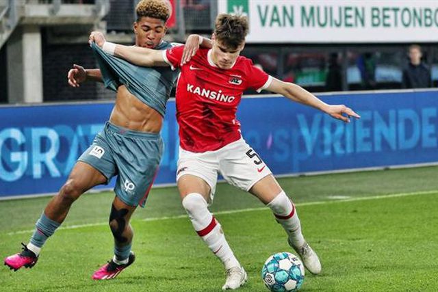 Águias avançam para Kerkez enquanto esperam por Grimaldo