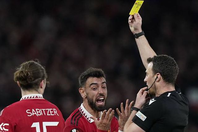 Bruno Fernandes vê amarelo e falha segunda mão dos 'quartos' (vídeo)