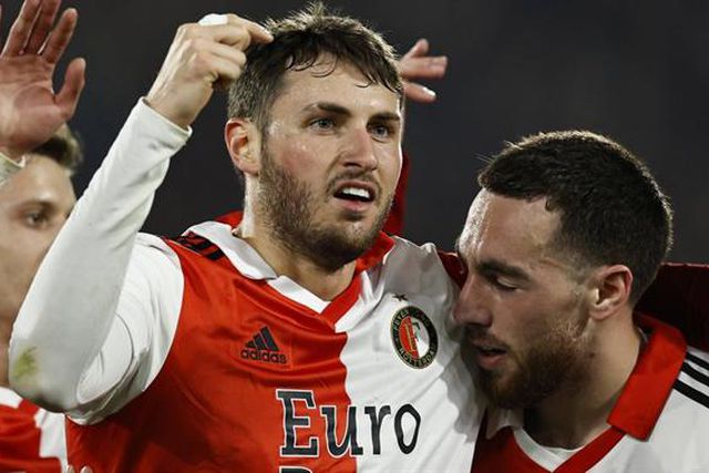 A jogada incrível entre dois alvos do Benfica que resulta em golo do Feyenoord (vídeo)