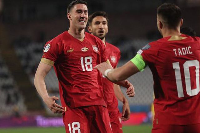 Grupo G: Vlahovic desequilibra ‘duelo dos Balcãs’ e Sérvia distancia-se