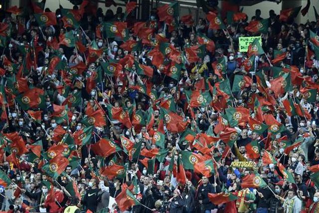 Oficial: estádio cheio para a estreia de Roberto Martínez