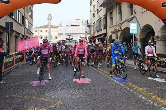 Ciclistas podem recusar vestir camisolas oficiais