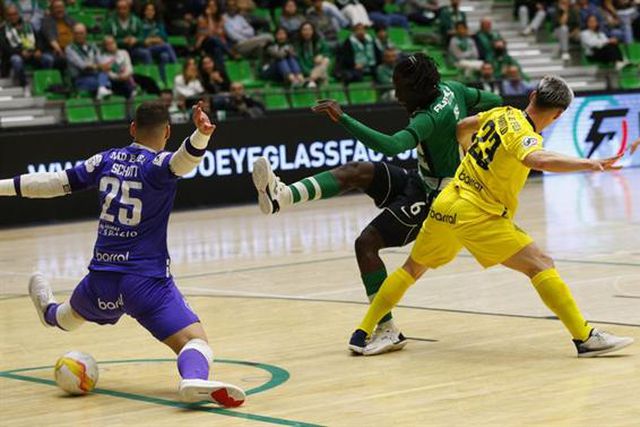 Sporting vence Quinta dos Lombos a mantém liderança isolada 