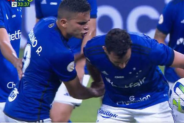 Surreal: jogadores discutem sobre quem bate penálti,  Pepa diz ser «inadmissível» (vídeo)