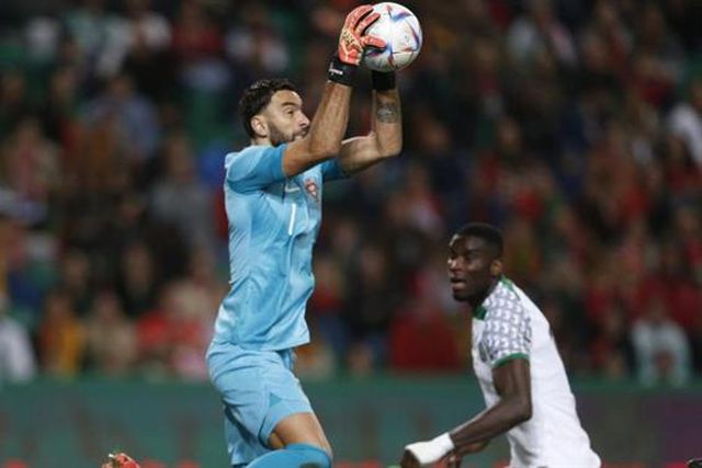 Treinador de guarda-redes preferiu luvas de Rui Patrício a camisola de Ronaldo