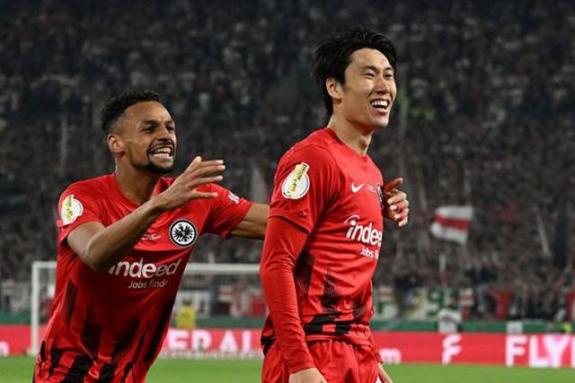 Tiago Tomás marca, mas Estugarda falha final; Golo de Kamada, alvo do Benfica (vídeo)