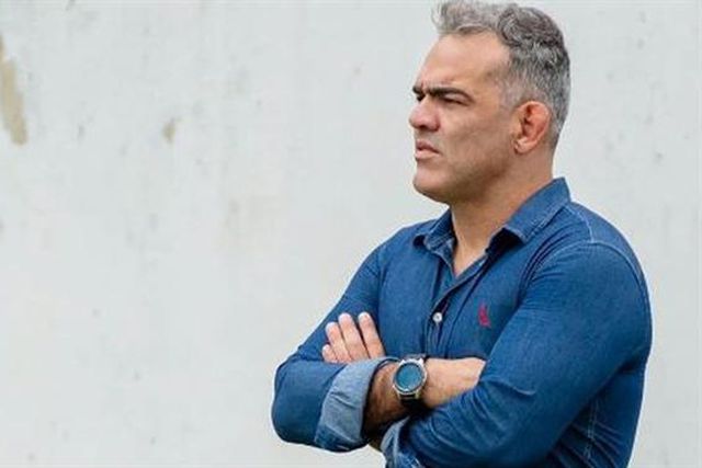 Treinador demitiu-se ao intervalo do jogo: «Peguei nas coisas e fui embora»