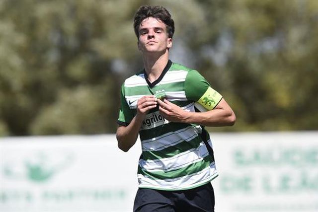 Herói do dérbi de juniores renova