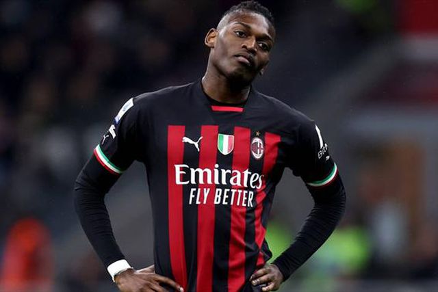 Milan volta à carga para renovar com Rafael Leão