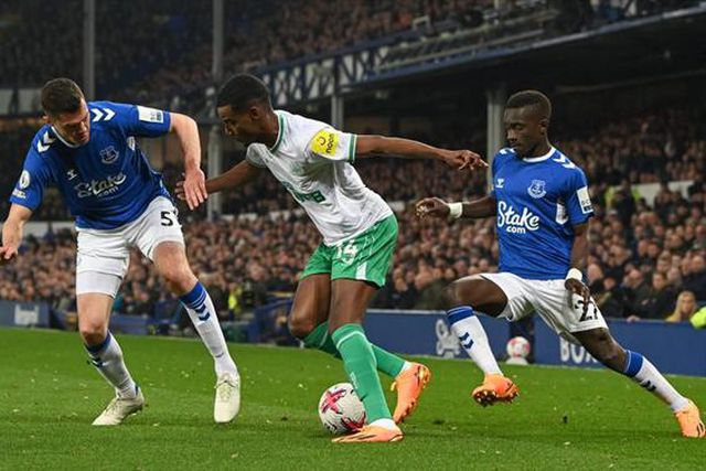 À Ronaldo Fenómeno: Sente-se e veja bem o que fez Isak! (vídeo)