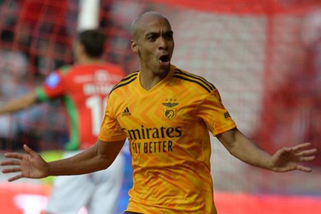 A BOLA de Prata: duas águias na frente