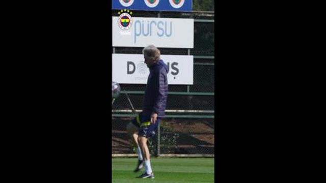 Imperdível: Jorge Jesus em aquecimento... à Maradona!