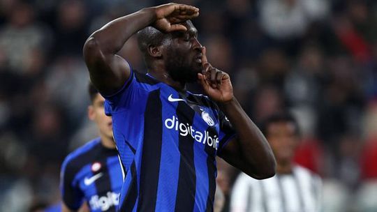 Insultos racistas a Lukaku deixam 171 adeptos da Juve fora dos recintos desportivos